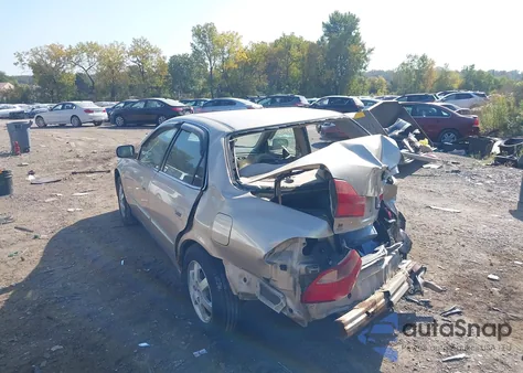 2000 Honda Accord 2.3 Se z USA, uszkodzony, nr VIN 1HGCG5677YA064005